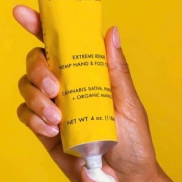 SOLD 2 / $25 Bundle NWT Truly Pineapple Haze Extreme Repair Hand & Foot Cream - Picture 3 of 7